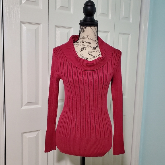 Fuchsia sweater - Picture 1 of 4
